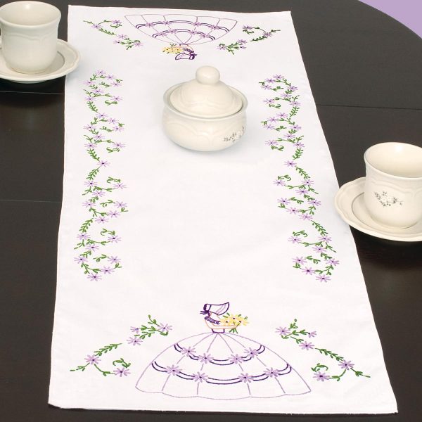 Colonial Lady Table Runner 56-827