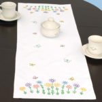 ** Field of Flowers Table Runner